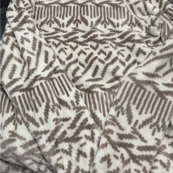 Eddie Bauer Cream and Brown Geometric Jacket - Picture 3 of 4